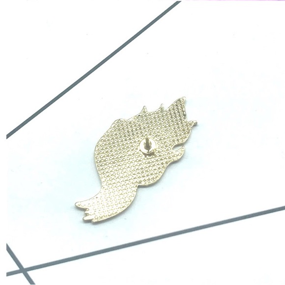 🎉 New Hocus Pocus Witch Pin - Picture 3 of 8